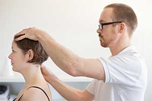 Vondt i nakken, nakkesmerter, stiv nakke osteopat kristiansand